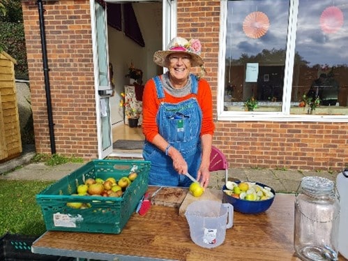 Lady preparing apples for pressing.